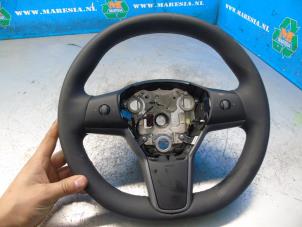 Begagnade Ratt Tesla Model Y (5YJY) RWD Pris € 367,50 Marginaltabell erbjuds av Maresia Auto Recycling B.V.