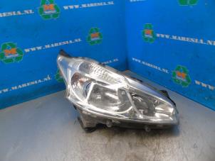 Gebruikte Koplamp rechts Peugeot 208 I (CA/CC/CK/CL) 1.2 Vti 12V PureTech 82 Prijs € 105,00 Margeregeling aangeboden door Maresia Auto Recycling B.V.