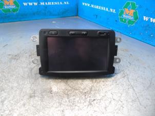 Gebruikte Navigatie Systeem Renault Captur (2R) 0.9 Energy TCE 12V Prijs € 341,25 Margeregeling aangeboden door Maresia Auto Recycling B.V.