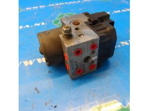 Używane Pompa ABS Volkswagen Passat (3B2) 1.9 TDi 110 Cena € 26,25 Procedura marży oferowane przez Maresia Auto Recycling B.V.