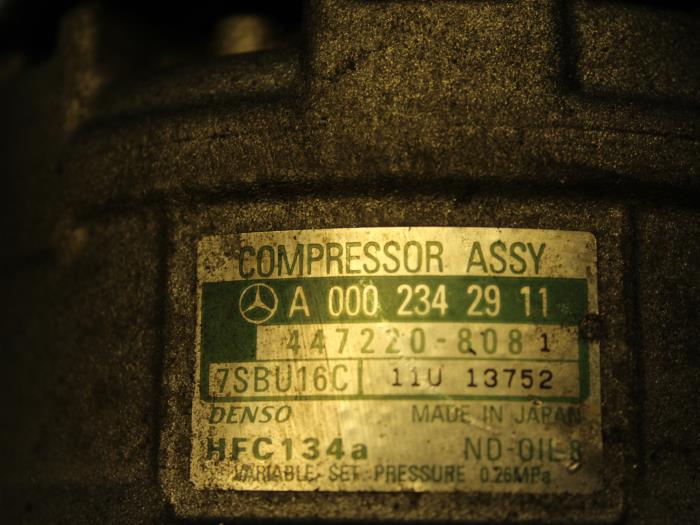 Luftkonditioneringspump från en Mercedes-Benz E Combi (S210) 2.7 E-270 CDI 20V 2000