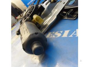 Używane Mechanizm szyby prawej przedniej wersja 4-drzwiowa BMW X5 (E53) 3.0d 24V Cena € 78,75 Procedura marży oferowane przez Maresia Auto Recycling B.V.