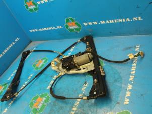 Gebruikte Ruitmechaniek 2Deurs links-voor Mercedes C Sportcoupé (C203) 2.0 C-180 16V Prijs € 78,75 Margeregeling aangeboden door Maresia Auto Recycling B.V.