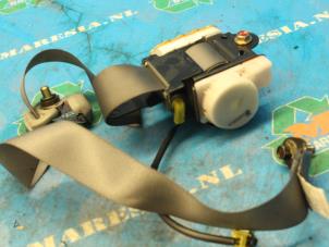 Begagnade Främre säkerhetsbälte, höger Suzuki Alto (RF410) 1.1 16V Pris € 68,25 Marginaltabell erbjuds av Maresia Auto Recycling B.V.