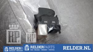 Gebruikte Schakelaar Elektrisch Raam Toyota Prius (NHW20) 1.5 16V Prijs € 15,00 Margeregeling aangeboden door Relder Parts B.V.