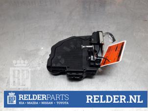 Gebruikte Deurslot Mechaniek 4Deurs links-achter Toyota RAV4 (A3) 2.2 D-4D-F 16V 4x4 Prijs € 25,00 Margeregeling aangeboden door Relder Parts B.V.