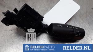 Gebruikte Pinker Schakelaar Mazda CX-5 I (KE,GH) 2.0 SkyActiv-G 160 16V 4WD Prijs € 30,00 Margeregeling aangeboden door Relder Parts B.V.