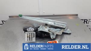 Begagnade Fönstermekanism för bakre dörr, 4-dörrars, vänster Toyota Auris Touring Sports (E18) 1.8 16V Hybrid Pris € 40,00 Marginaltabell erbjuds av Relder Parts B.V.