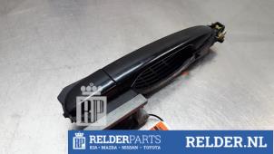 Gebruikte Deurgreep 4Deurs links-achter Mazda CX-5 I (KE,GH) 2.2 Skyactiv D 175 16V 4WD Prijs € 25,00 Margeregeling aangeboden door Relder Parts B.V.