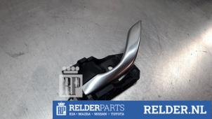 Gebruikte Deurgreep 4Deurs links-achter Mazda CX-5 I (KE,GH) 2.2 Skyactiv D 175 16V 4WD Prijs € 25,00 Margeregeling aangeboden door Relder Parts B.V.