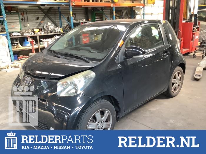 Insugsrör från en Toyota iQ 1.0 12V VVT-i 2011