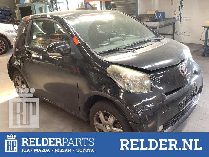 Insugsrör från en Toyota iQ 1.0 12V VVT-i 2011