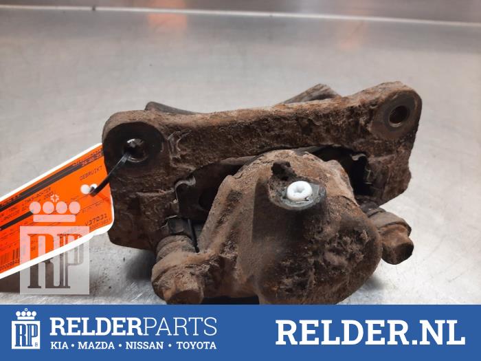 Bakre bromsok, vänster från en Toyota Land Cruiser (J12) 3.0 D-4D 16V 2003