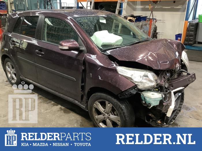 Dörrlåsmekanism, 4-dörrars, vänster bak från en Toyota Urban Cruiser 1.33 Dual VVT-I 16V 2WD 2009