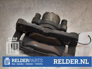 Begagnade Främre bromsok, vänster Toyota Yaris III (P13) 1.5 16V Dual VVT-iE Pris € 25,00 Marginaltabell erbjuds av Relder Parts B.V.