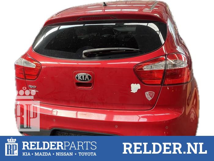 Bakre bältessträckare, mitten från en Kia Rio III (UB) 1.4 CVVT 16V 2013