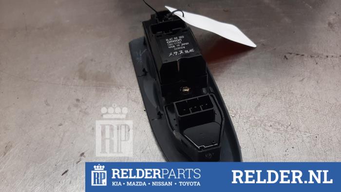 Brytare, eldrivna fönster från en Mazda 323 (BJ12) 1.6 16V 2001