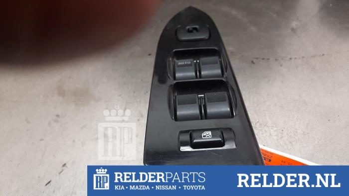 Brytare, eldrivna fönster från en Mazda 323 (BJ12) 1.6 16V 2001