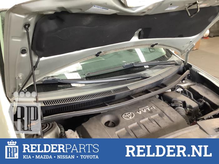 Paravan van een Toyota Auris (E15) 1.6 Dual VVT-i 16V 2009