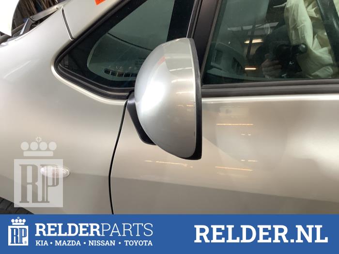 Spiegel Buiten links van een Toyota Auris (E15) 1.6 Dual VVT-i 16V 2009