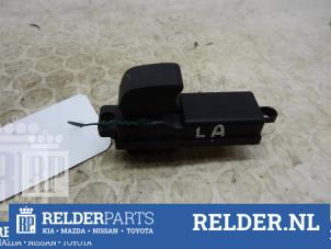 Używane Przelacznik elektrycznej szyby Mazda 2 (DE) 1.3 16V S-VT Cena € 25,00 Procedura marży oferowane przez Relder Parts B.V.