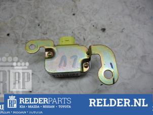 Gebruikte Airbag Sensor Mazda 323 (BJ12) 1.6 16V Prijs € 23,00 Margeregeling aangeboden door Relder Parts B.V.