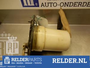 Używane Elektryczna pompa paliwa Mazda Premacy 1.8 16V Exclusive HP Cena € 32,00 Procedura marży oferowane przez Relder Parts B.V.