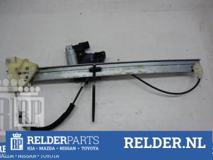 Używane Mechanizm szyby lewej przedniej wersja 4-drzwiowa Mazda 5 (CR19) 1.8i 16V Cena € 30,00 Procedura marży oferowane przez Relder Parts B.V.