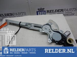 Begagnade Fönstermekanism, 4-dörrars, vänster fram Toyota Yaris II (P9) 1.33 16V Dual VVT-I Pris € 30,00 Marginaltabell erbjuds av Relder Parts B.V.