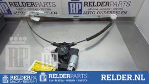 Używane Mechanizm szyby lewej przedniej wersja 4-drzwiowa Mazda 5 (CR19) 2.0 CiDT 16V High Power Cena € 30,00 Procedura marży oferowane przez Relder Parts B.V.