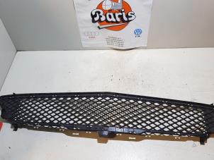 Gebruikte Bumper Rooster Mercedes B (W246) 1.6 B-180 BlueEFFICIENCY Turbo 16V Prijs € 15,00 Margeregeling aangeboden door Baris Schiedam