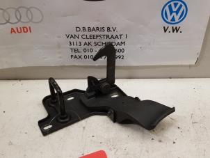 Używane Plyta zamka przedniego Skoda Fabia II Combi 1.2i 12V Cena € 20,00 Procedura marży oferowane przez Baris Schiedam