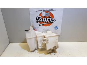 Begagnade Spolartank, vindruta Volkswagen Transporter Pris € 10,00 Marginaltabell erbjuds av Baris Schiedam