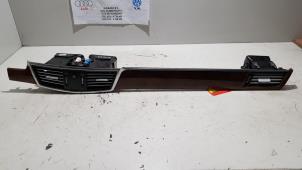 Begagnade Luftmunstycke, instrumentbräda Mercedes E-Klasse Pris € 20,00 Marginaltabell erbjuds av Baris Schiedam