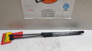 Gebruikte Set Gasdempers Achterklep Suzuki Celerio (LF) 1.0 12V Dualjet Prijs € 10,00 Margeregeling aangeboden door Baris Schiedam