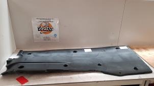 Gebruikte Beschermplaat bodem Volkswagen ID.Buzz (EBB/EBJ) 77 kWh Prijs € 30,00 Margeregeling aangeboden door Baris Schiedam