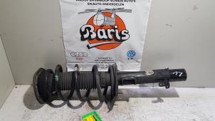 Gebruikte Schokdemper links-voor Landrover Range Rover Evoque (LVJ/LVS) 2.2 SD4 16V 5-drs. Prijs € 75,00 Margeregeling aangeboden door Baris Schiedam