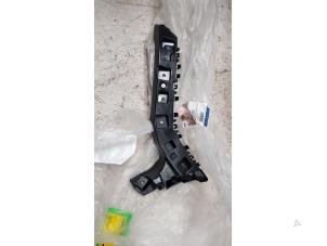 Gebruikte Bumpersteun rechts-achter Ford Mondeo V 1.5 EcoBoost 16V Prijs € 5,00 Margeregeling aangeboden door Baris Schiedam