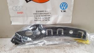 Gebruikte Bumpersteun rechts-voor Mazda CX-5 II (KF) 2.0 SkyActiv-G 150 16V 2WD Prijs € 15,00 Margeregeling aangeboden door Baris Schiedam