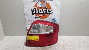Gebruikte Achterlicht rechts Audi A4 (B6) 2.0 20V Prijs € 20,00 Margeregeling aangeboden door Baris Schiedam