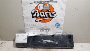 Używane Ramka na tablice rejestracyjna przód Peugeot 508 SW (F4/FC/FJ/FR) 1.6 16V PureTech 180 Cena € 25,00 Procedura marży oferowane przez Baris Schiedam