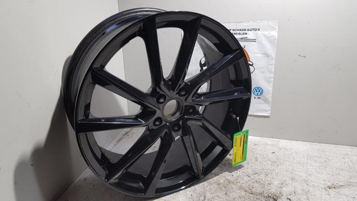 Hjul från en Audi A3 Sportback (8VA/8VF) 1.4 TFSI 16V 2013