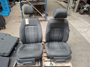 Begagnade Säten + baksäte (komplett) Volkswagen Polo V (6R) 1.0 12V BlueMotion Technology Pris € 250,00 Marginaltabell erbjuds av Baris Schiedam