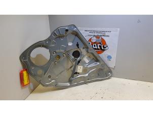 Begagnade Fönstermekanism för bakre dörr, 4-dörrars, höger Volkswagen Polo IV (9N1/2/3) 1.9 SDI Pris € 20,00 Marginaltabell erbjuds av Baris Schiedam