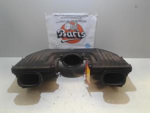 Używane Obudowa filtra powietrza BMW X5 Cena € 80,00 Procedura marży oferowane przez Baris Schiedam