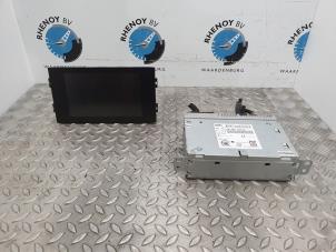 Używane Zestaw nawigacji Peugeot 308 SW (L4/L9/LC/LJ/LR) 1.6 BlueHDi 120 Cena na żądanie oferowane przez Rhenoy Onderdelen b.v.