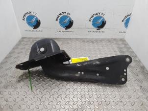 Begagnade Bakre undre gaffelben, vänster Volkswagen Golf VIII (CD1) 2.0 TDI BlueMotion 16V Pris på förfrågan erbjuds av Rhenoy Onderdelen b.v.