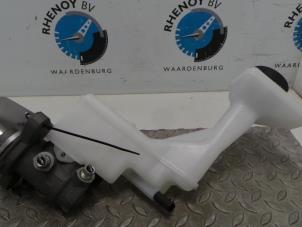 Używane Glówny cylinder hamulcowy Nissan X-Trail Cena na żądanie oferowane przez Rhenoy Onderdelen b.v.