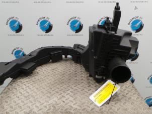 Używane Obudowa filtra powietrza Nissan X-Trail Cena na żądanie oferowane przez Rhenoy Onderdelen b.v.