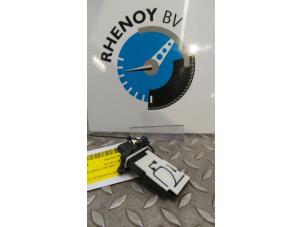 Używane Czujnik masy powietrza Nissan X-Trail Cena na żądanie oferowane przez Rhenoy Onderdelen b.v.